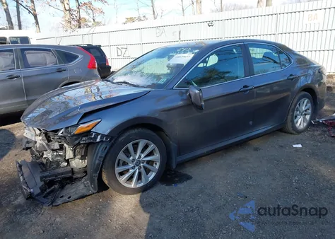 2021 Toyota Camry Le Awd z USA, uszkodzony, nr VIN 4T1R11BK1MU025167